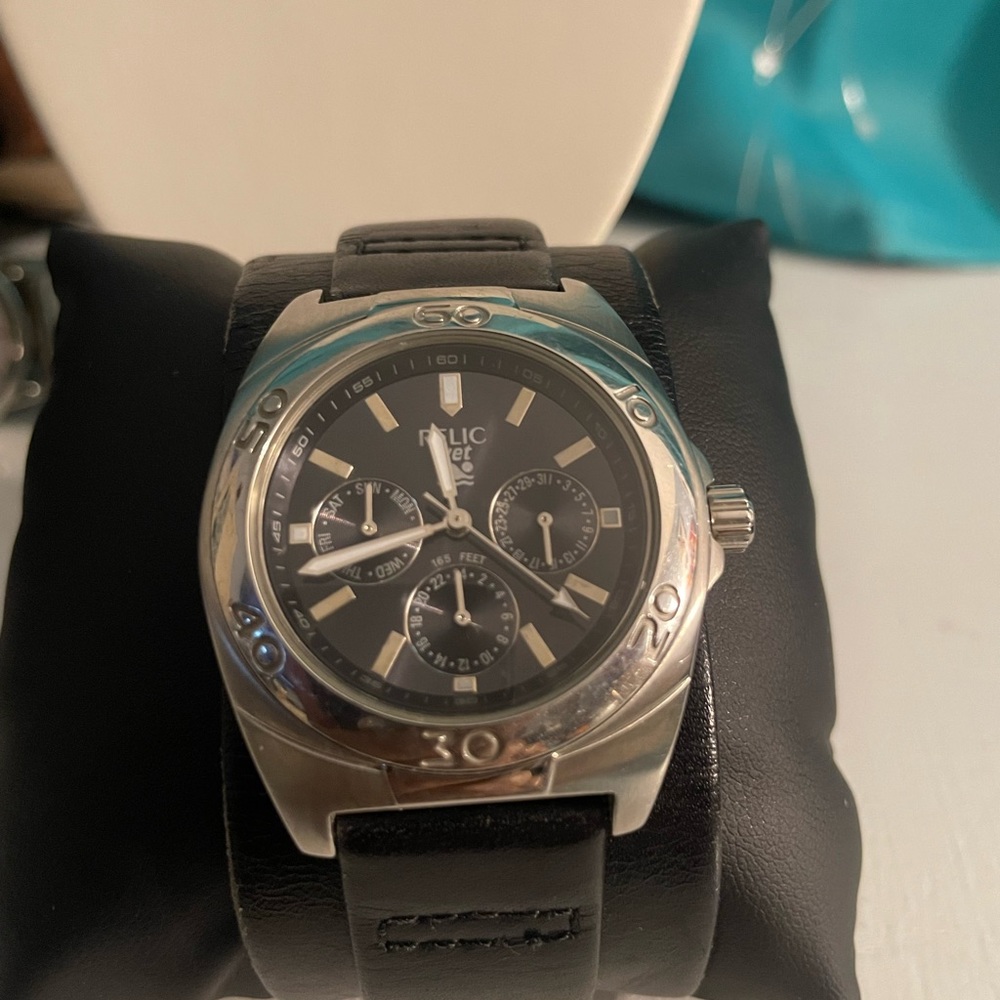 Watch - Picture 2 of 3
